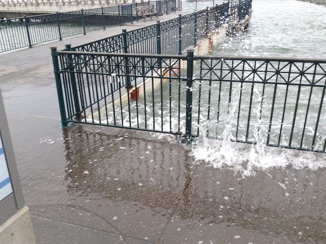 king tide at pier 14 with spume